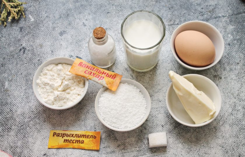 1. Этап. Маффины с кокосовой стружкой: Подготовьте все необходимые ингредиенты для приготовления маффинов с кокосовой стружкой. Сливочное масло достаньте заранее, чтобы оно стало мягким.