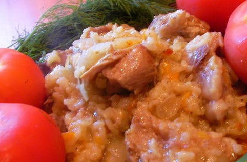 1. Этап. Свинина с рисом в мультиварке: Готовое блюдо разложите по тарелкам, посыпьте зеленью. Приятного аппетита!