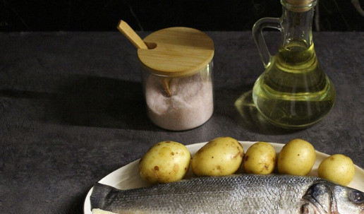 1. Этап. Филе сибаса под чешуёй из картофеля: Используемые ингредиенты.