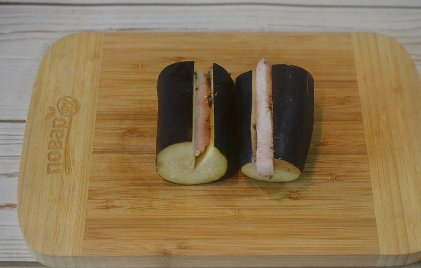 1. Этап. Чанахи по-днепропетровски: 10. В разрез кладем по длинному ломтику жира.