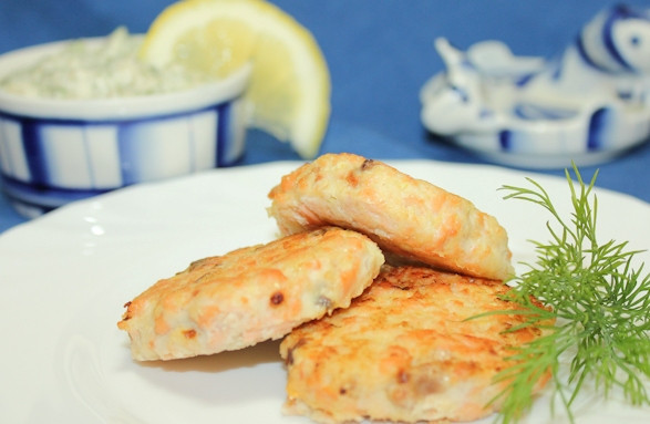 1. Этап. Рыбные котлеты из горбуши: Котлетки получаются очень сочные и нежные, они отлично сочетаются со свежими овощами и любым другим гарниром. Приятного вам аппетита!