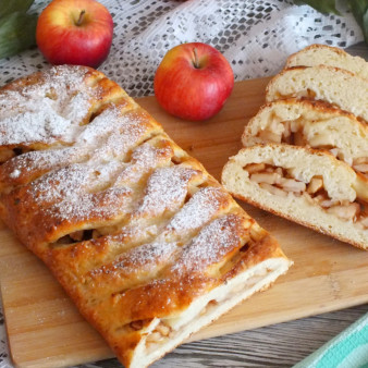 Творожная плетенка с яблоками
