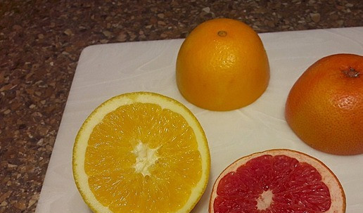 1. Этап. Салат с печенью индейки Новогодний: Понадобится апельсин и грейпфрут