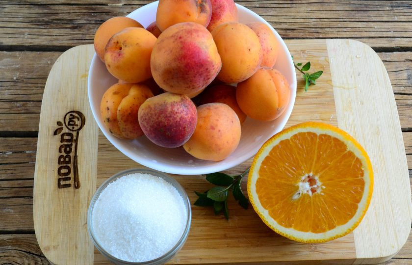 1. Этап. Абрикосовый джем с апельсином на зиму: Подготовьте все необходимые ингредиенты. Абрикосы я советую использовать хорошо спелые, даже переспевшие, но не гнилые, конечно. Именно из таких абрикосов получится красивое густое и однородное пюре.