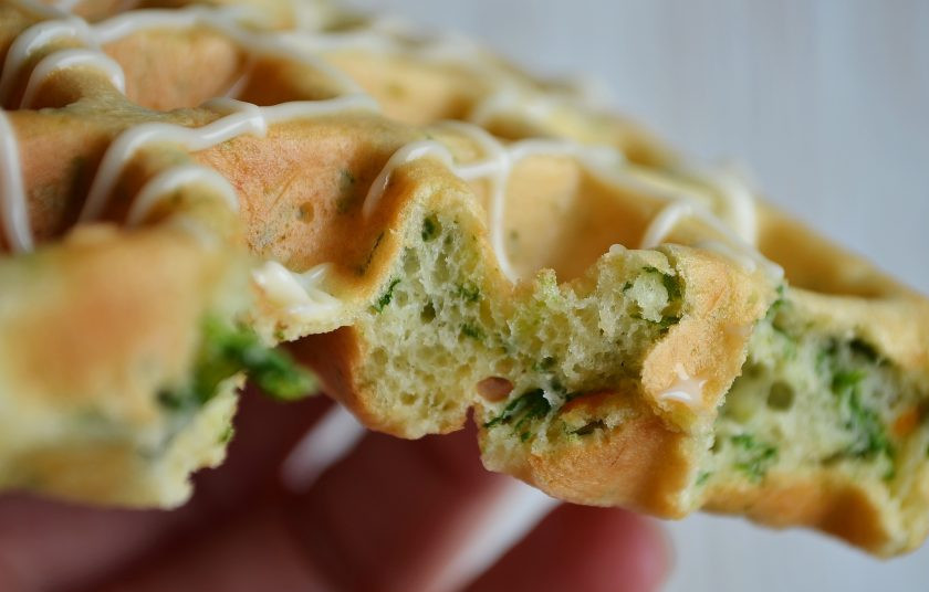 1. Этап. Вафли со шпинатом: 10. Вот такие они внутри, очень мягенькие и пористые!