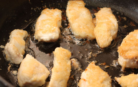 1. Этап. Панировка для наггетсов: Цвет должен быть золотистый.