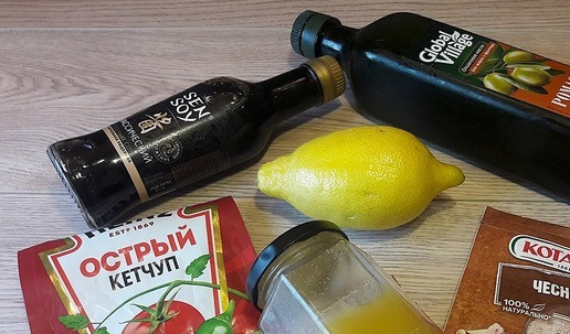 1. Этап. Крылышки, маринованные в остром кетчупе: Подготовить продукты для приготовления маринада.