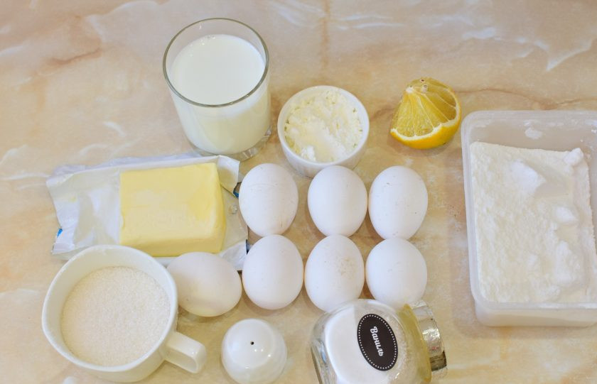 1. Этап. Меренговый рулет с заварным кремом: Для приготовления меренгового рулета подготовьте необходимые ингредиенты.