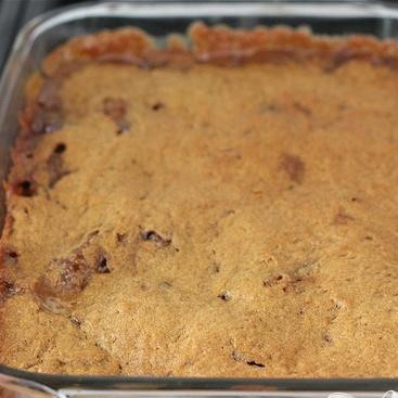 1. Этап. Тыквенные пирожные с карамелью и шоколадом: 6. Выпекать 25 минут до золотистого цвета. Дать полностью остыть перед подачей на стол.