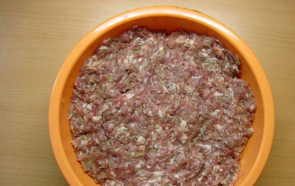 1. Этап. Фарш из свинины: Тщательно вымешиваем и фарш готов!