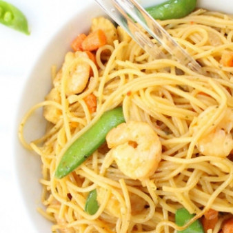 Спагетти с креветками в соусе