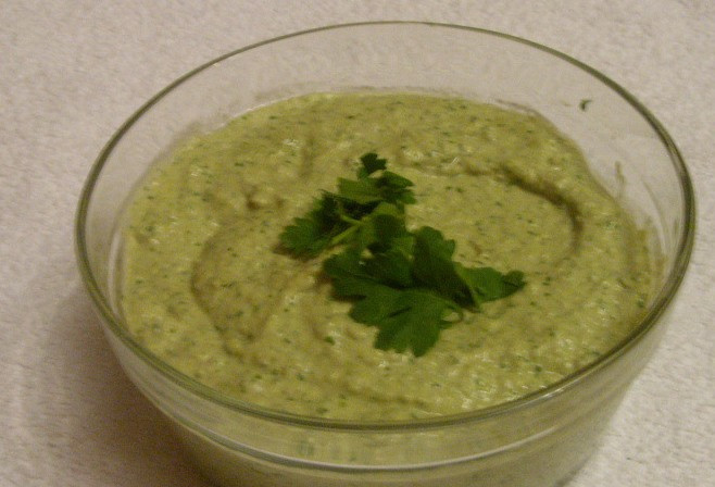 1. Этап. Соус для курицы в духовке: Измельчите все ингредиенты до однородной массы. Соль, перец добавьте по вкусу.