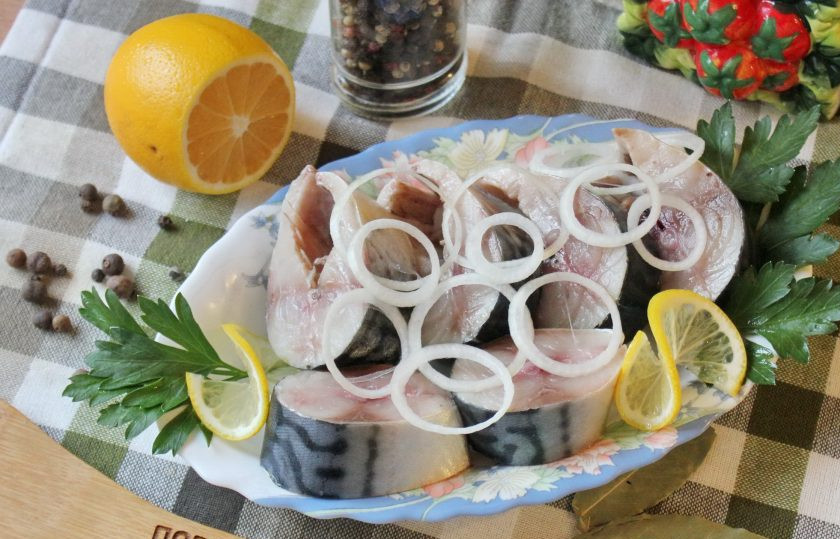 1. Этап. Засолка скумбрии: Через 4-5 дней соленая скумбрия будет готова. Подавайте на закуску в будни и праздники.