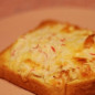 Крабовое мясо на тостах