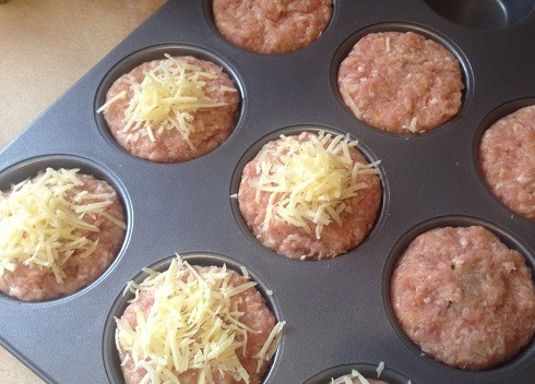 1. Этап. Мясные кексы с брокколи: 6. 