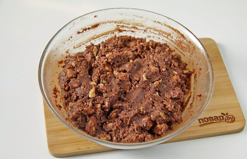 1. Этап. Кондитерская колбаска из печенья: 9. Хорошо все перемешайте, должна получиться однородная масса.