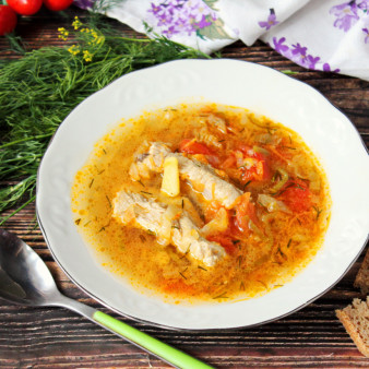 Щи со свиными ребрышками и консервированными помидорами