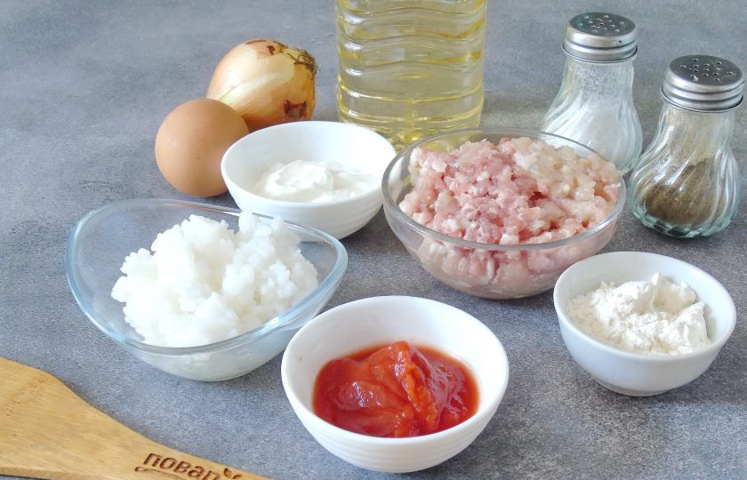 1. Этап. Тефтели с рисом как в детском саду: Подготовьте ингредиенты для приготовления тефтелей как в детском саду.