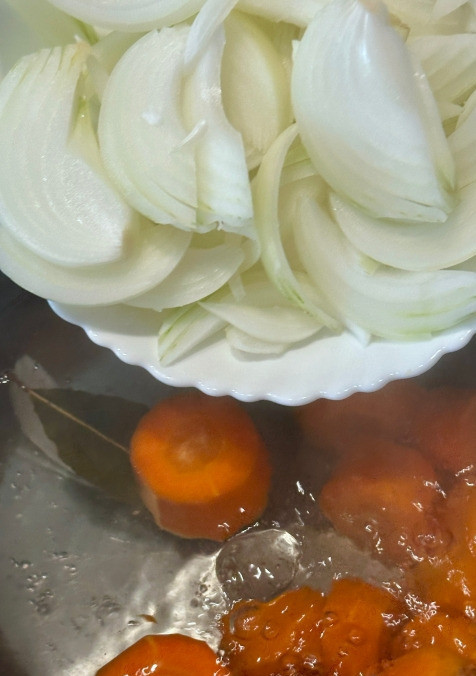 1. Этап. Паштет из индюшачьей печени: Как только вода закипит, варил пятнадцать минут. Стоит заметить, что овощи я именно «варил». Но нагрев надо отрегулировать так, чтобы не было бурного кипения.