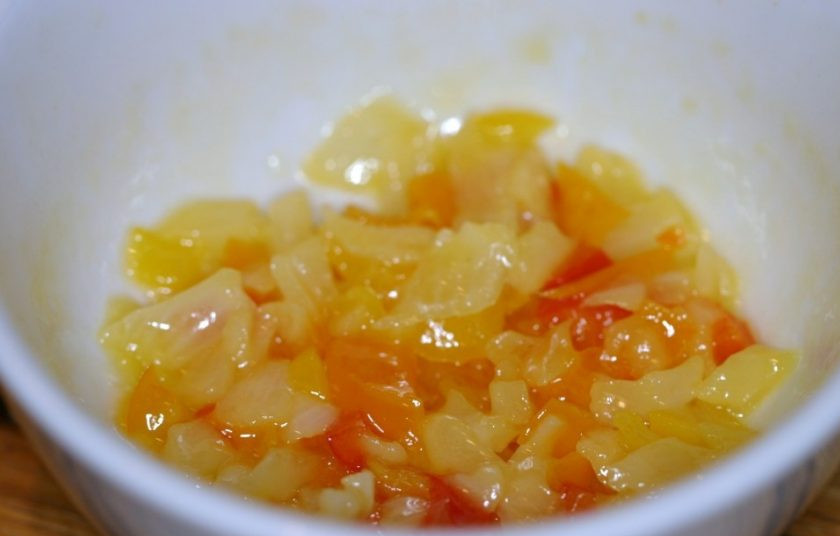 1. Этап. Ветчина на завтрак: 2. Аккуратно достаньте из микроволновки овощи и отложите их в сторону.