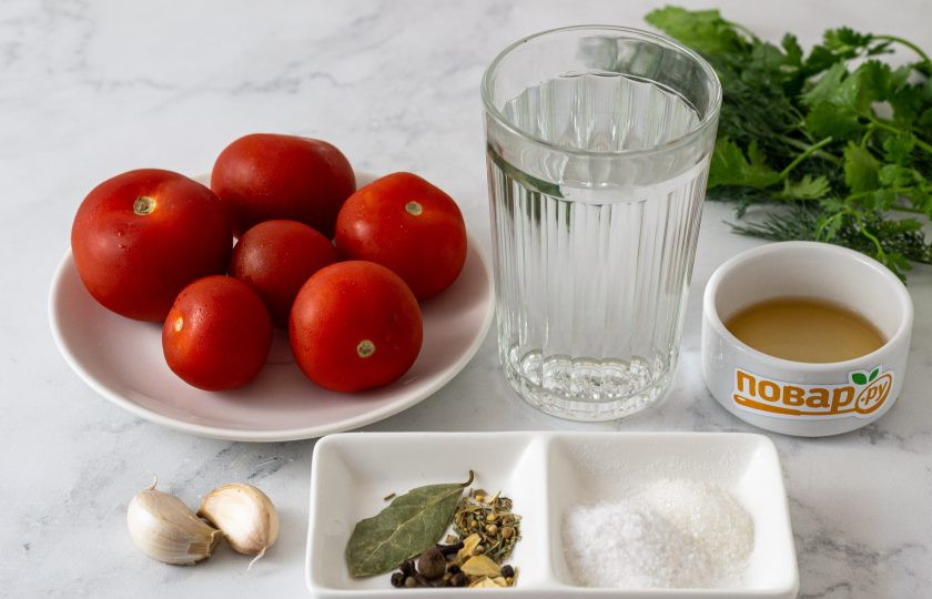 1. Этап. Пряные соленые помидоры: Подготовьте все ингредиенты.