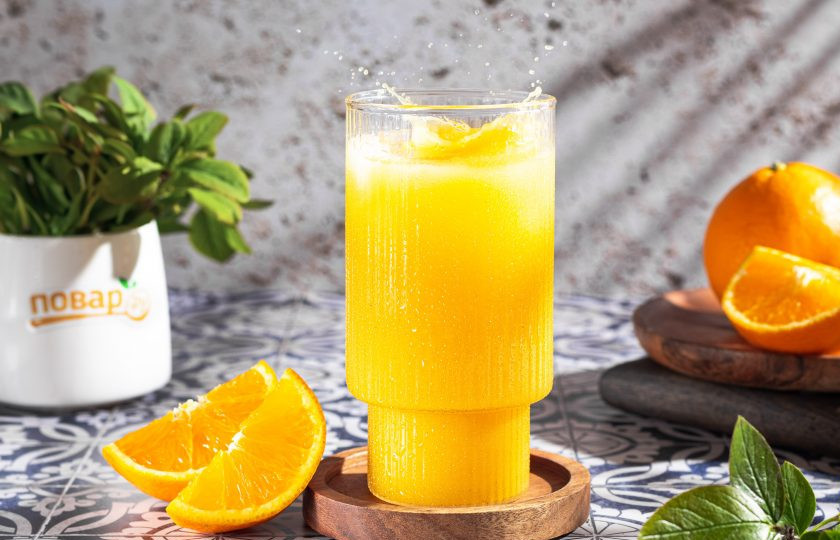 1. Этап. Апельсиновый коктейль с водкой: Перед подачей добавьте в коктейль лед. Апельсиновый коктейль с водкой готов!