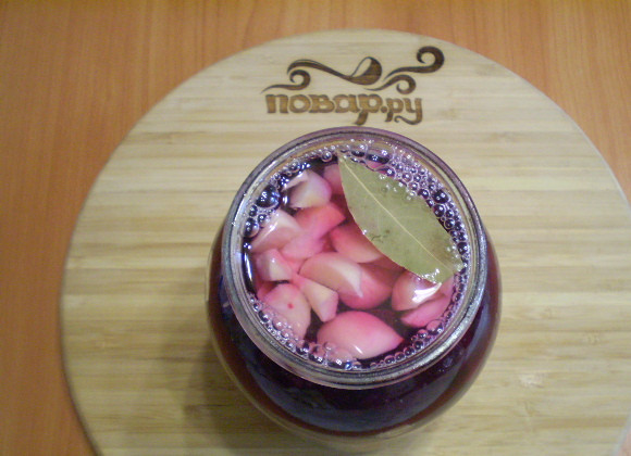 1. Этап. Закатка свеклы: Заливаем баночку до самого верха.