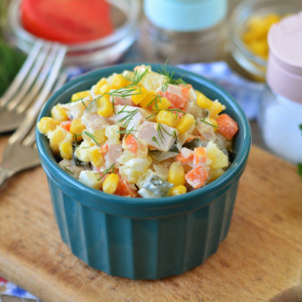 Салат с бужениной и кукурузой