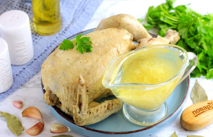 1. Этап. Отварная курица с чесночным соусом: Выложите отварную курицу на блюдо или тарелку и подайте к столу с чесночным соусом.