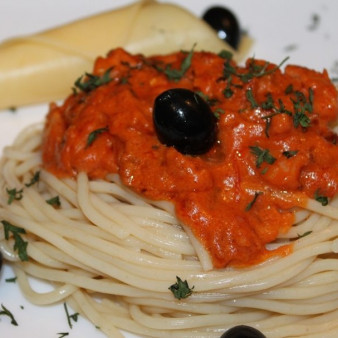 Паста с грибами в томатном соусе