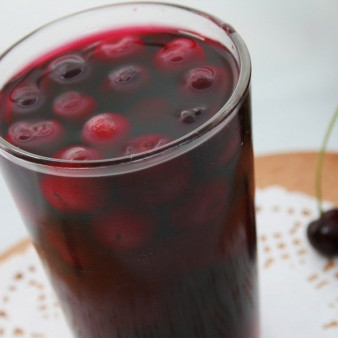 Летний компот из вишни