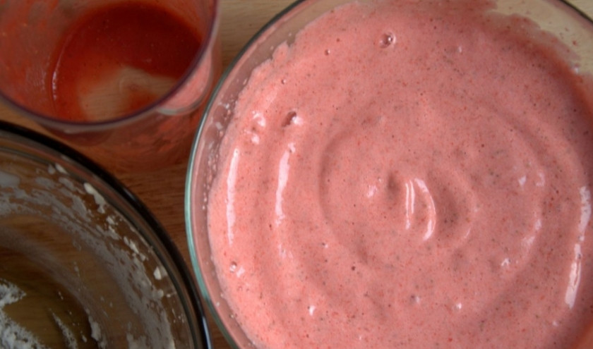 1. Этап. Мусс из клубники: 3. Перемешаем тщательно — и будет вот такая смесь.