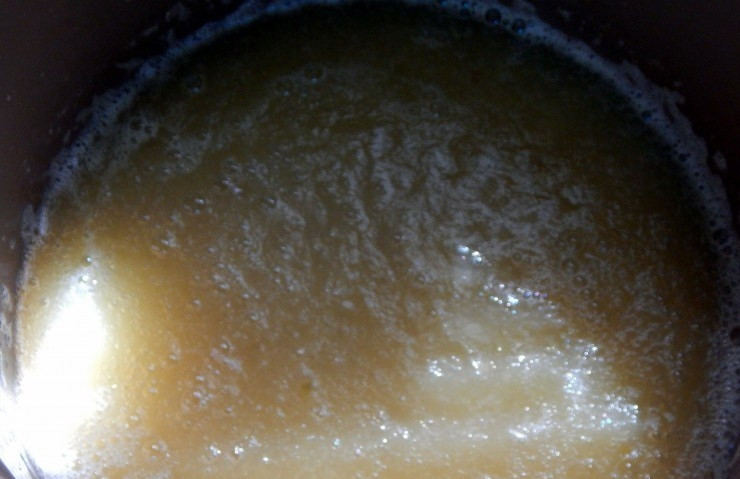 1. Этап. Варенье из дыни и яблок: Пройдитесь по варенью блендером или оставьте его кусочками.