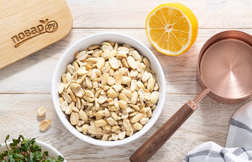 1. Этап. Сыр из арахиса: Подготовьте все ингредиенты.