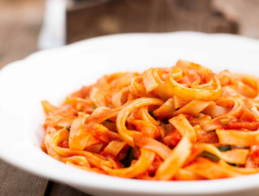 1. Этап. Паста с моцареллой: При подаче добавьте в пасту натёртый пармезан. Приятного аппетита!