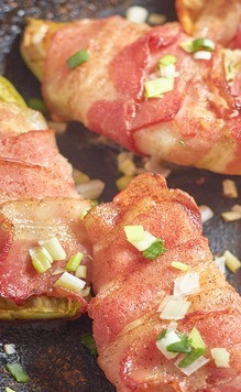 1. Этап. Фаршированные перчики: Перед подачей посыпать зеленым луком.