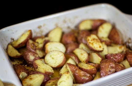 1. Этап. Праздничный ужин на день рождения: 8. А на гарнир запеченный с травами картофель, например.