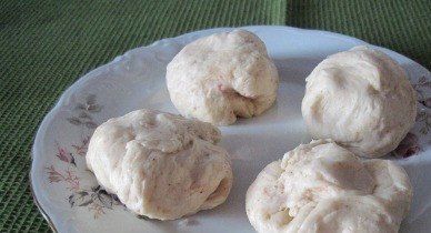 1. Этап. Щи суточные: Поделим его на 4 части (у меня 4 горшочка, в которых и будем подавать щи).