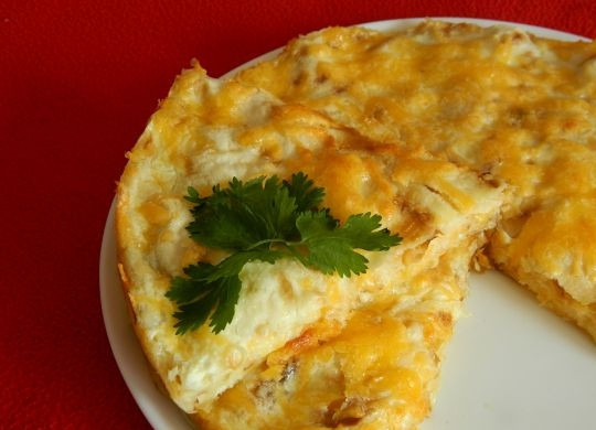 1. Этап. Лаваш с сыром в мультиварке: 6. Включаю режим «Выпечка», выставляю время — 30 минут. Помните, что в первую очередь все зависит от мощности мультиварки, поэтому если вдруг масса не пропеклась, можно добавить время. Выпечку к столу подаю уже остывшей.