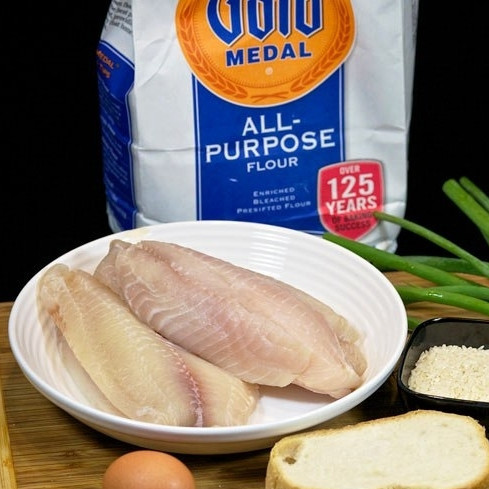 1. Этап. Рыбные котлеты с рисом: Подготовим все ингредиенты. Я использовала филе тиляпии, однако можно использовать и другую рыбу.