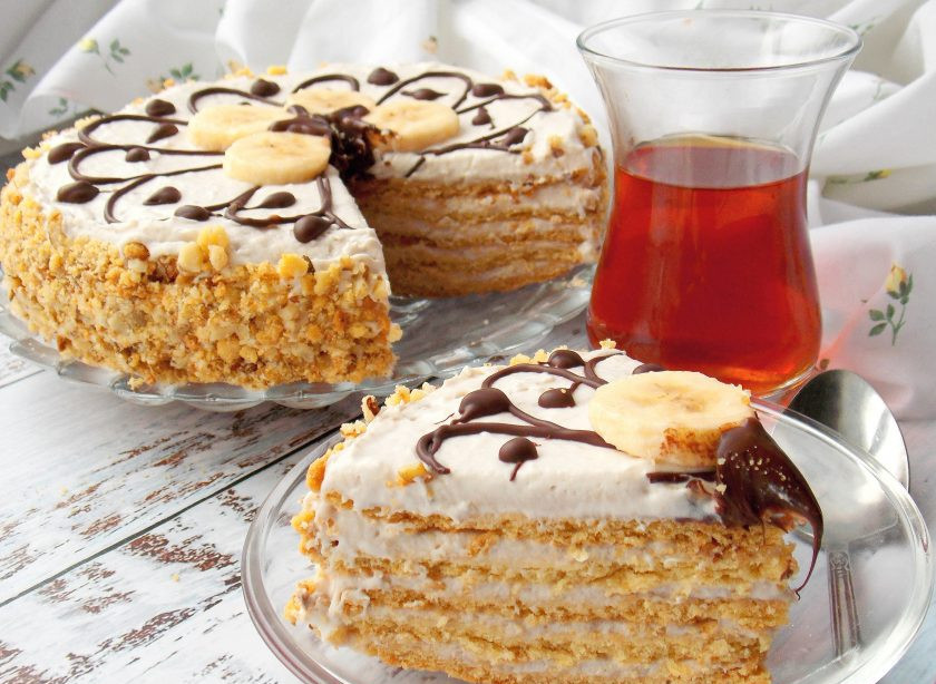 1. Этап. Медово-песочный торт: Разрежьте и подавайте к столу. Приятного чаепития!