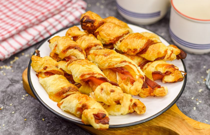 1. Этап. Слоеные палочки с сыром и беконом: Приятного вам аппетита!