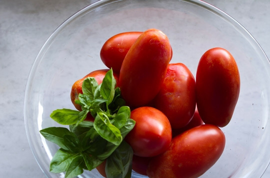 1. Этап. Быстрый соус для пасты: 1. Вот два основных героя нашего соуса.