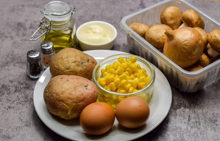 1. Этап. Салат Молдова: Подготовьте ингредиенты.