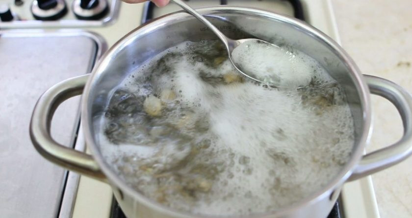 1. Этап. Пюре из рыбы, нута и спаржи: 2. После этого бобовые промойте и поставьте вариться по инструкции на упаковке.