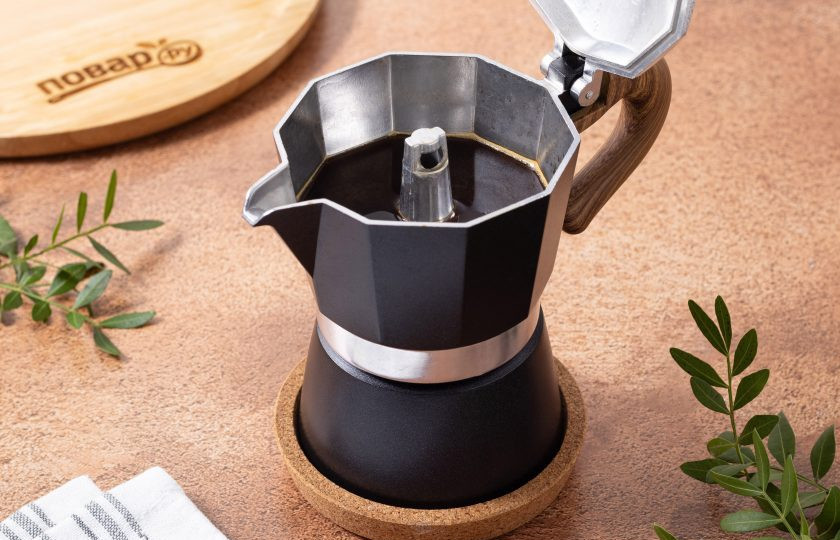 1. Этап. Кофейная гранита: Заварите крепкий эспрессо любым удобным для вас способом. Я использую гейзерную кофеварку.