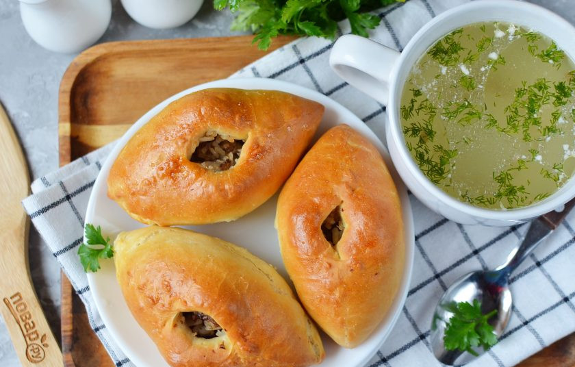 1. Этап. Начинка для расстегаев: Подавайте с бульоном или супом.