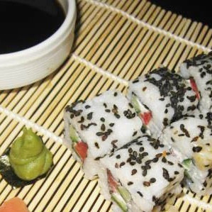 Роллы с огурцом и сыром