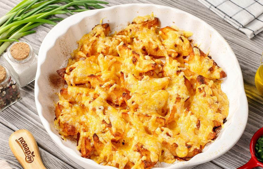 1. Этап. Картофельные дольки с сыром в духовке: Картофельные дольки с сыром в духовке готовы. Подавайте в горячем виде.