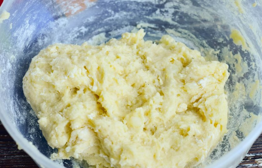 1. Этап. Немецкие кнедлики: Очень хорошо все перемешайте.